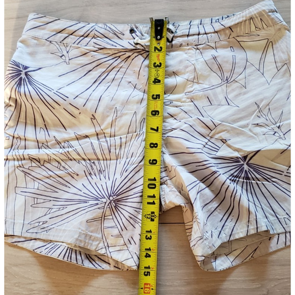 GAP Swim Shorts Lot Mens S 2pc USA Flag & Beige Floral Print Trunks Boardshorts - Picture 7 of 11
